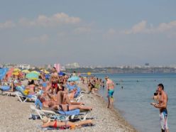 ANTALYA'DA PLAJLAR DOLDU ! 