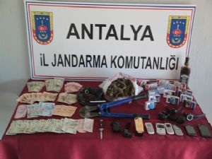 ANTALYA'DA HIRSIZLIK ŞEBEKESİ ÇÖKERTİLDİ