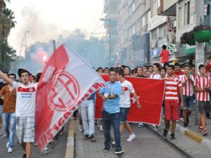 ANTALYASPOR TARAFTARINDAN DESTEK YÜRÜYÜŞÜ