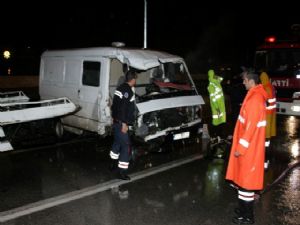 ANTALYA'DA MİNİBÜS TAKLA ATTI: 1 YARALI