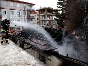 ANTALYA'DAKİ YANGINDA EV KÜL OLDU