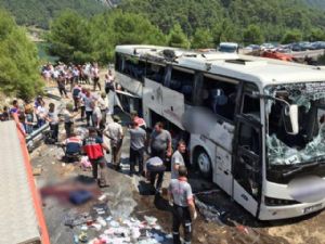 ANTALYA'DA KAZA : 6 ÖLÜ 25 YARALI