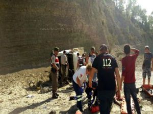 ANTALYA'DA ARAÇ 20 METREDEN UÇTU