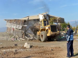 ANTALYA KUMLUCA'DA BEYKONAK YAZLIKLARI YIKIMI BAŞLADI