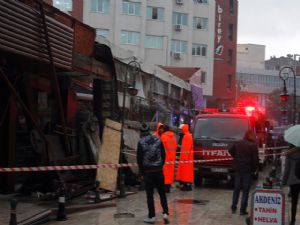 ANTALYA'DA BALKON ÇÖKTÜ