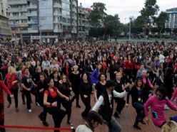 ANTALYA KADIN'INDAN 'DANS'LI PROTESTO